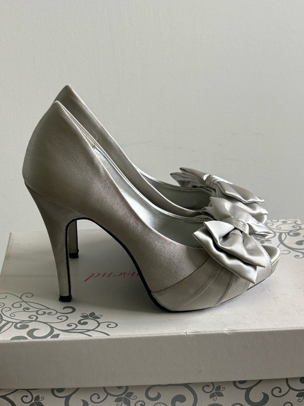 Lulu Townsend Silver Satin Peep-Toe Pumps with Bow